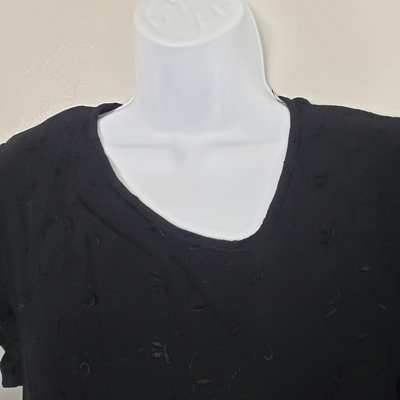 Jila Vintage Women's Small Black Short Sleeve Blouse Asymmetrical Hem Embroidery - Picture 3 of 7